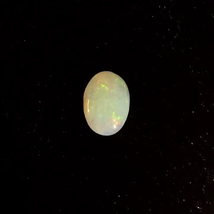 0.68 ct White Opal - Oval