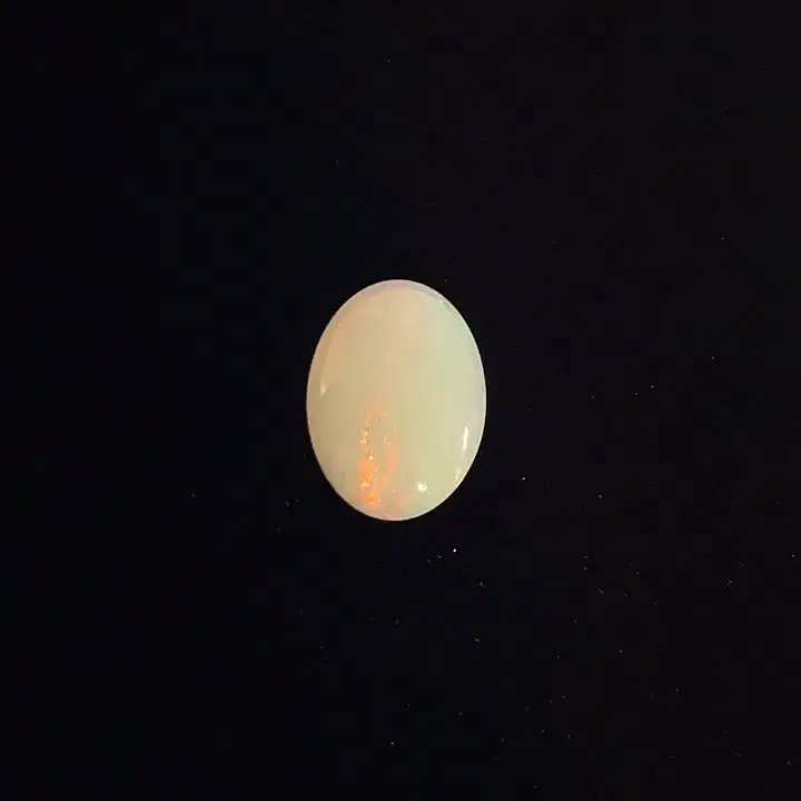 0.69 ct White Opal - Oval