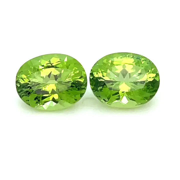 5.38 ct Green Peridot - Oval