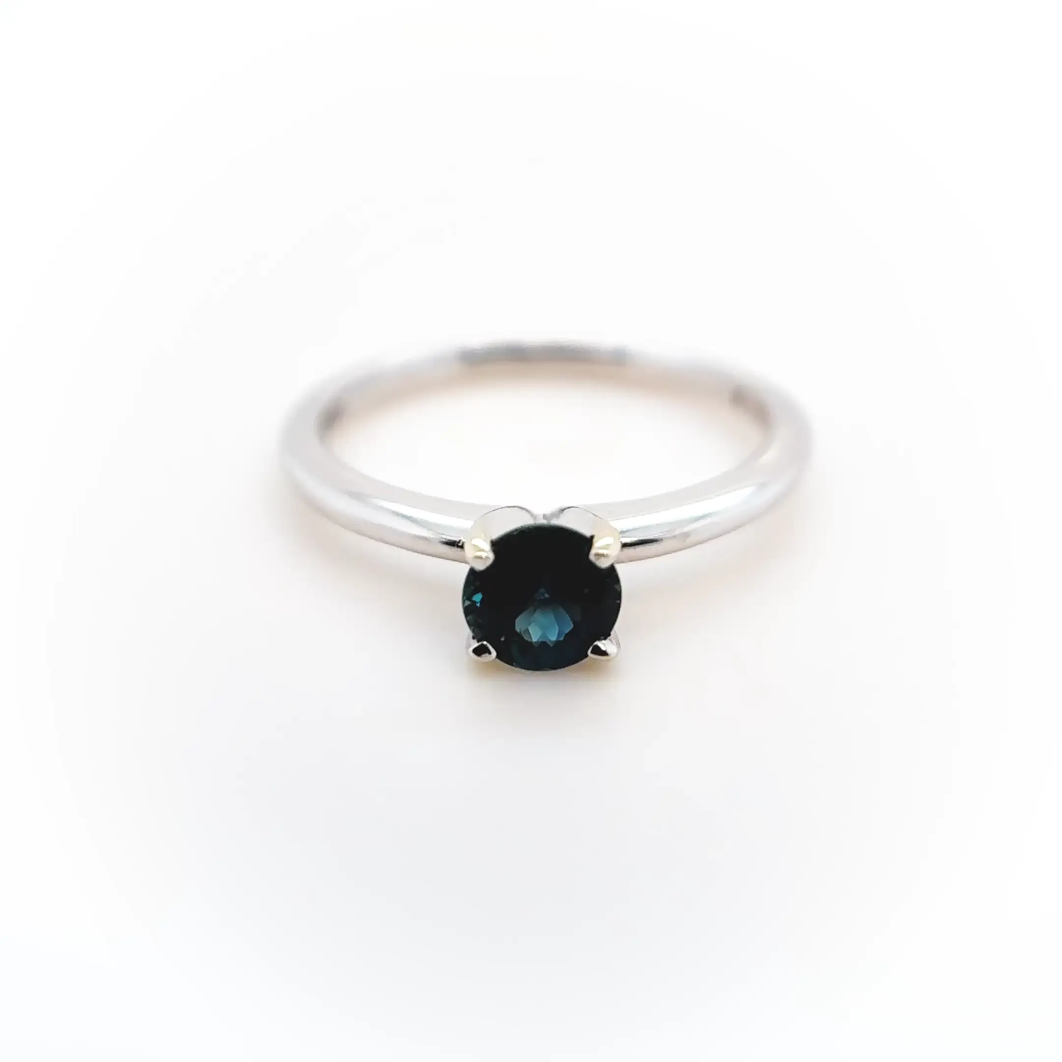 14kt White Gold Sapphire Ring