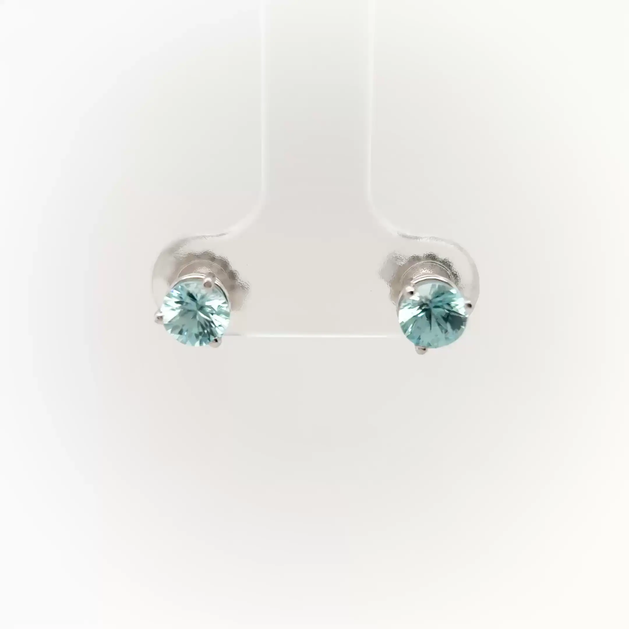 14kt White Gold Zircon Earrings
