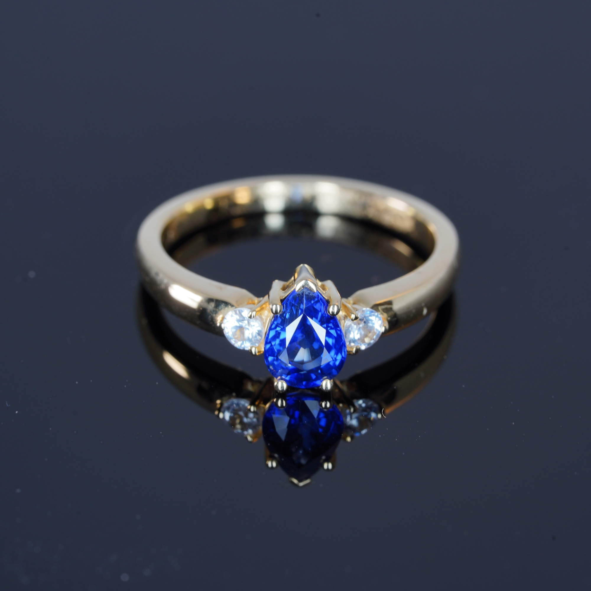 14kt Yellow Gold Sapphire Ring