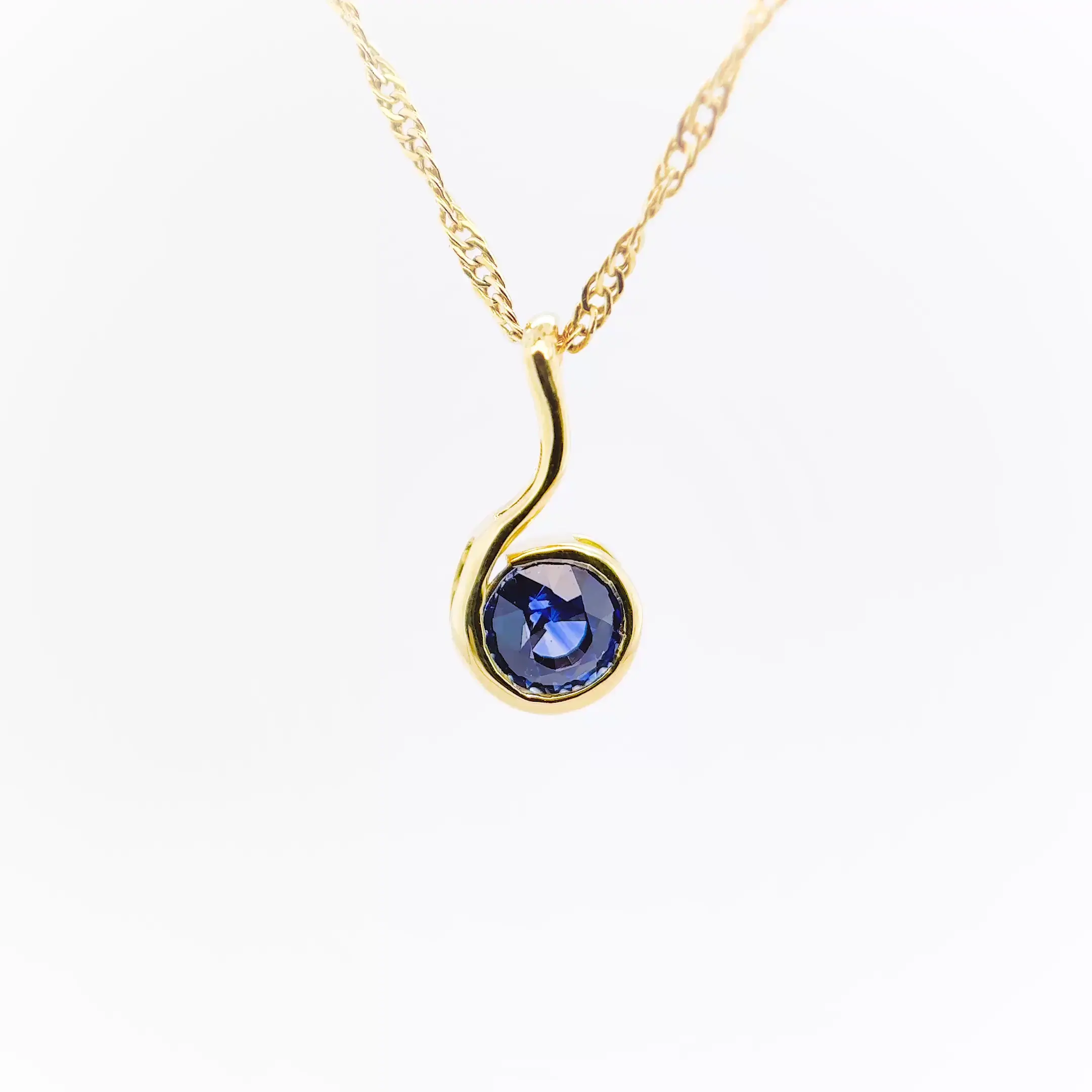 14kt Yellow Gold Sapphire Pendant