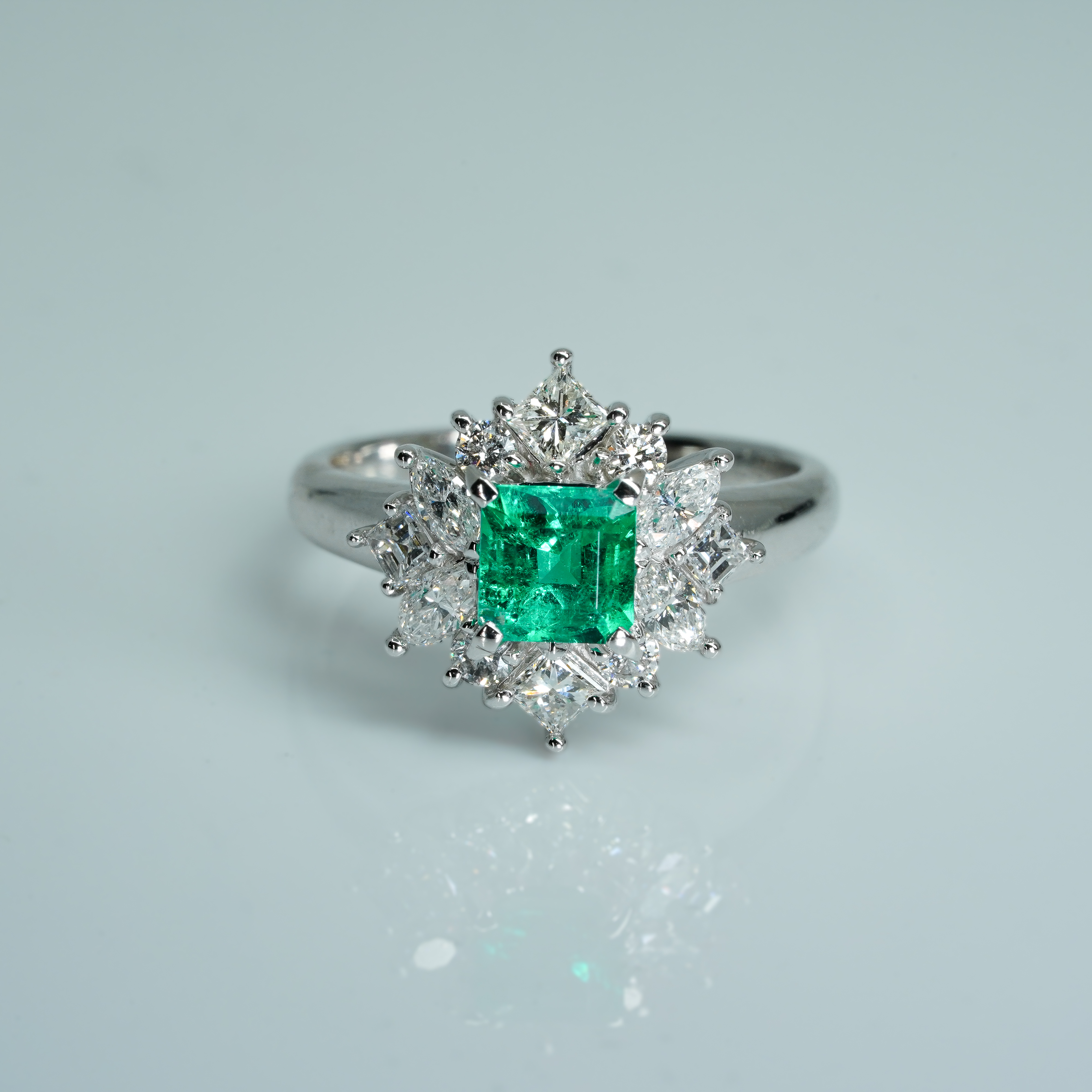 PT900 Platinum Emerald Ring