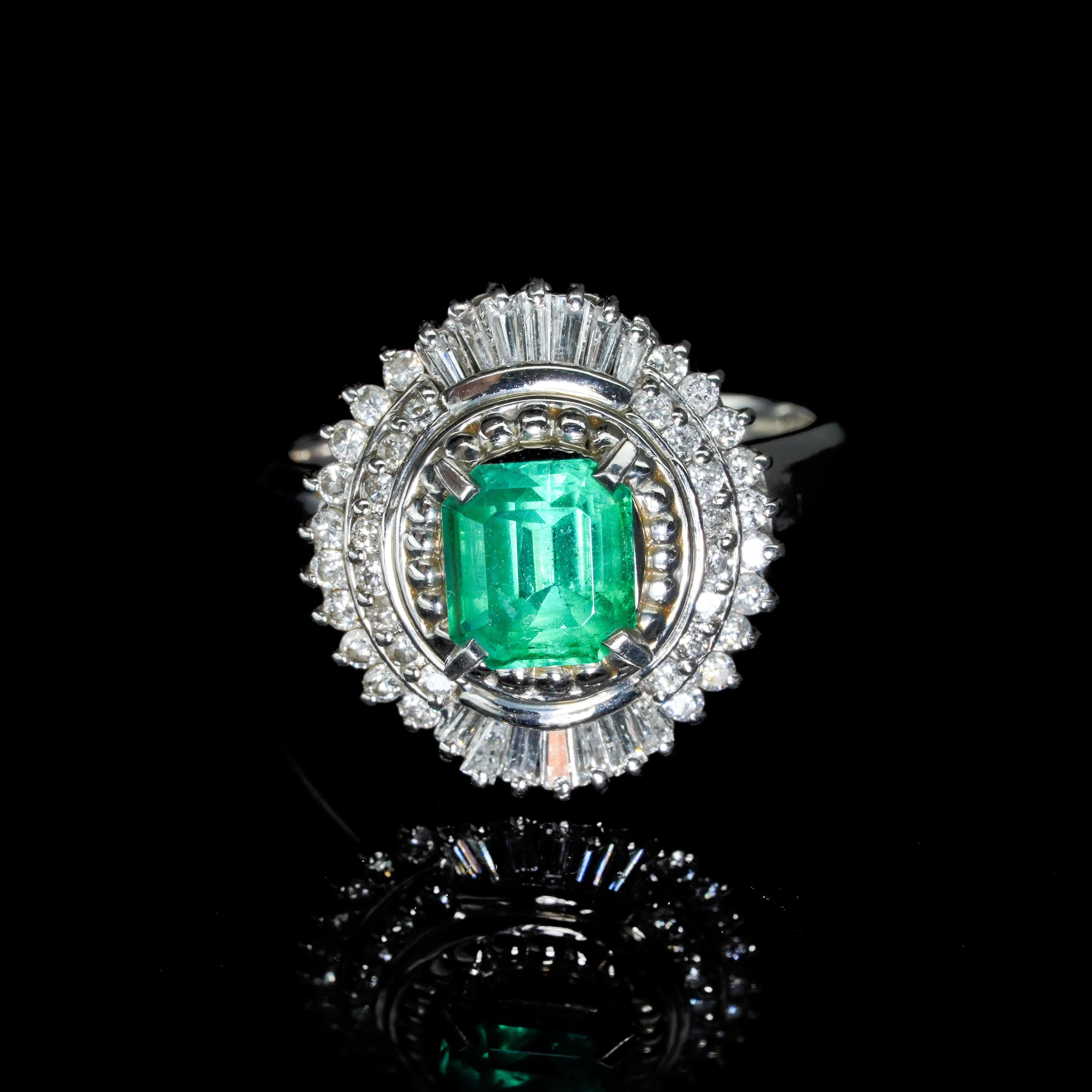 PT900 Platinum Emerald Ring